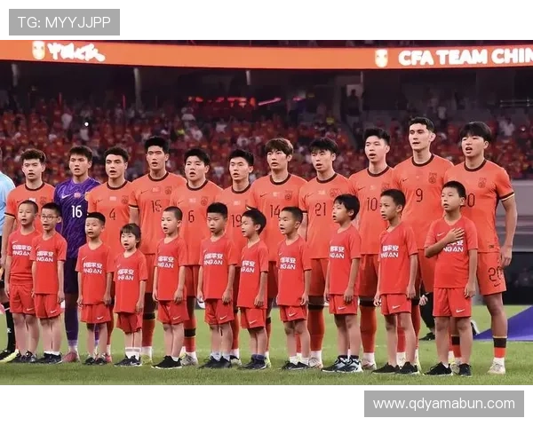 中国足球队备战亚洲杯 全力冲击冠军目标 冲击赛场新高峰