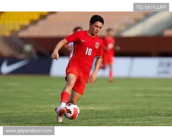 国足新星闪耀赛场助球队逆转夺冠展现中国足球崛起新希望