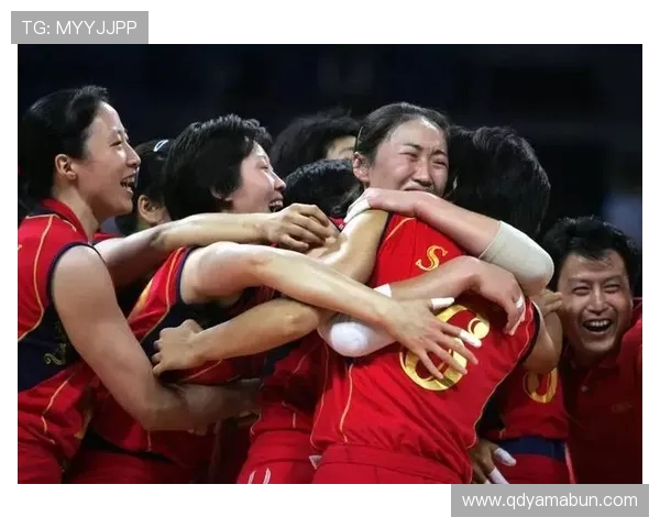 中国女排力克强敌成功晋级巴黎奥运展现顽强拼搏精神与团队力量