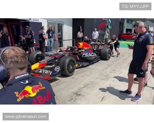 F1赛季最新动态：红牛车队表现突出 车手间激烈竞争升级